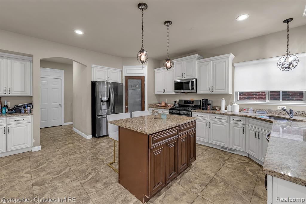21852 Rio Grande Drive Macomb, MI 48044 - Photo 19 of 37 Gallery Image 19