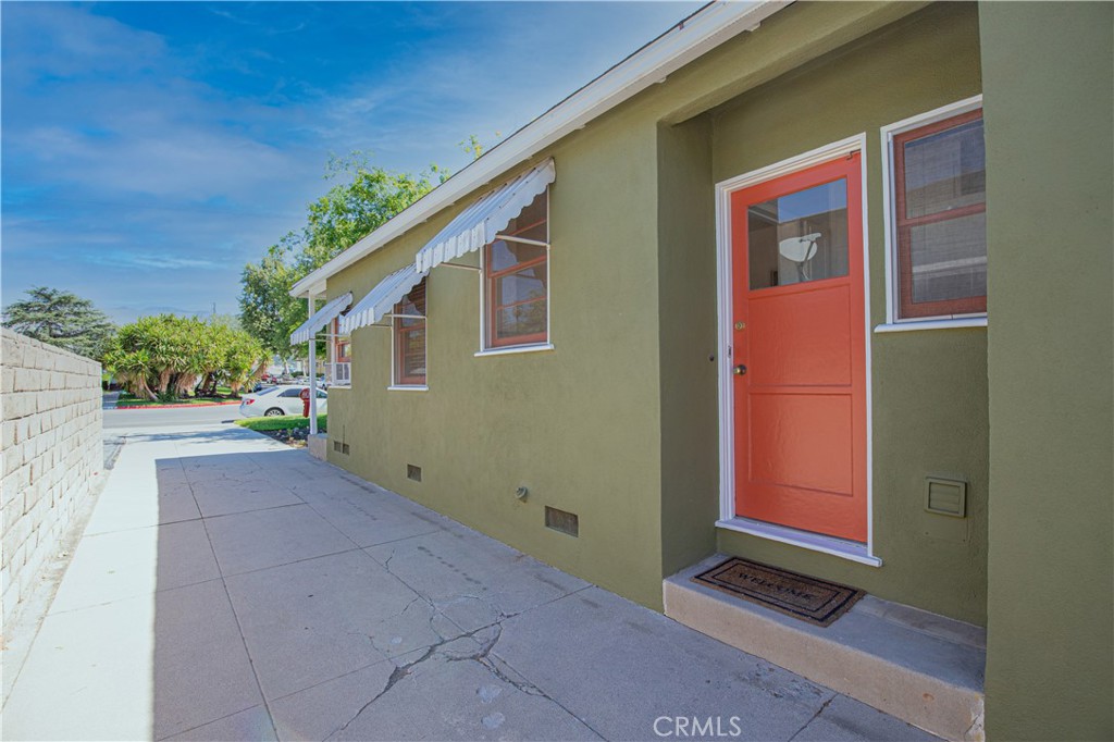 1562 Riverside Drive Glendale, CA 91201 - Photo 21 of 21 a backyard of a house with potted plants