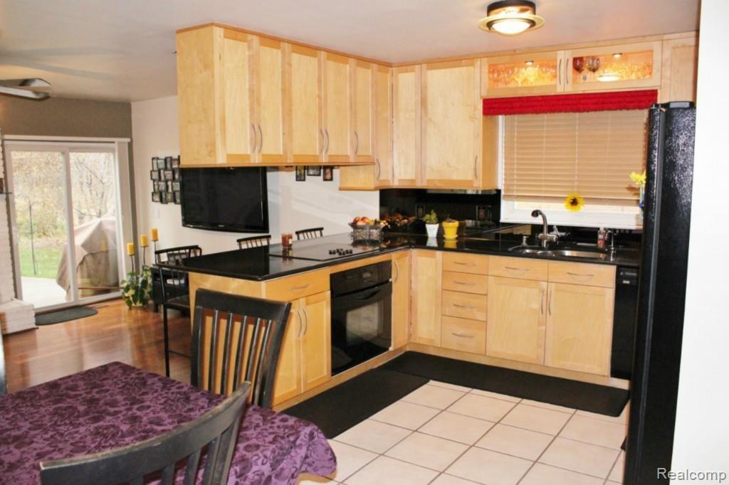 2439 Wortham Drive Rochester, MI 48307 - Photo 10 of 30 Wortham 15 mile 031 (1280x853).jpg