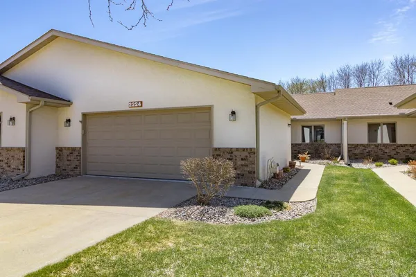 $375,000 | 2224 Pinewood Drive, Shakopee, MN 55379