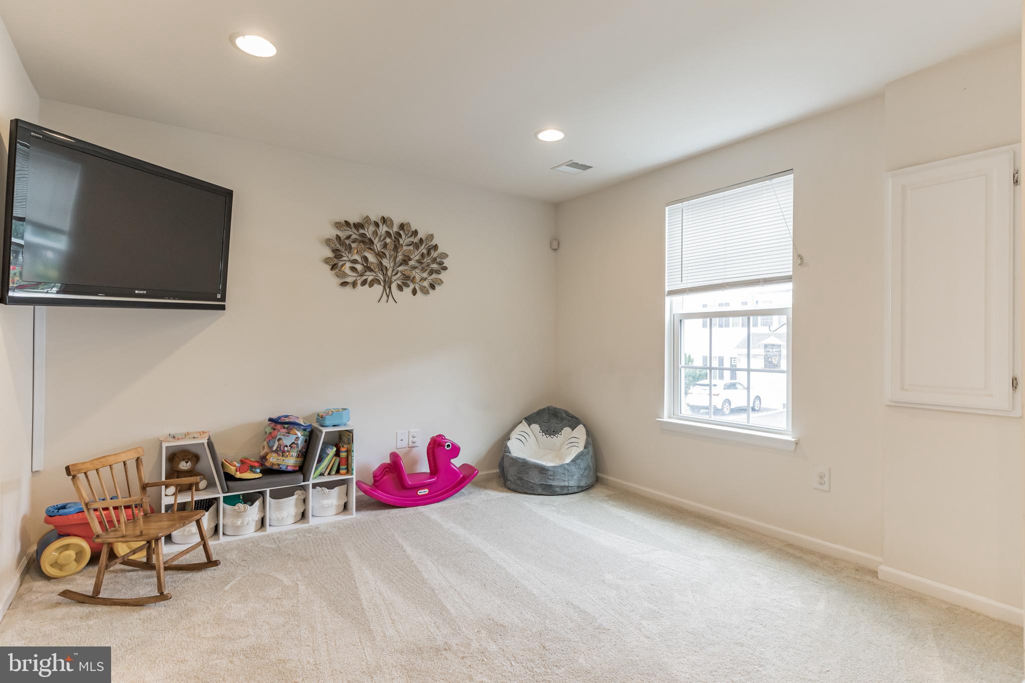 412 Lopata Road Phoenixville, PA 19460 - Photo 3 of 23 Gallery Image 3