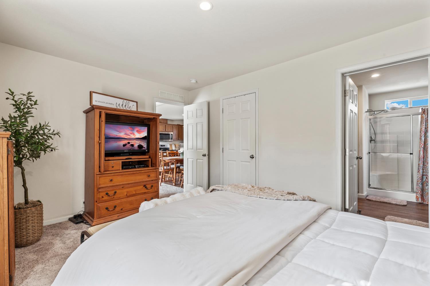 16120 Jacksonville Road Jamestown, CA 95327 - Photo 20 of 30 a bedroom with a bed and a flat screen tv