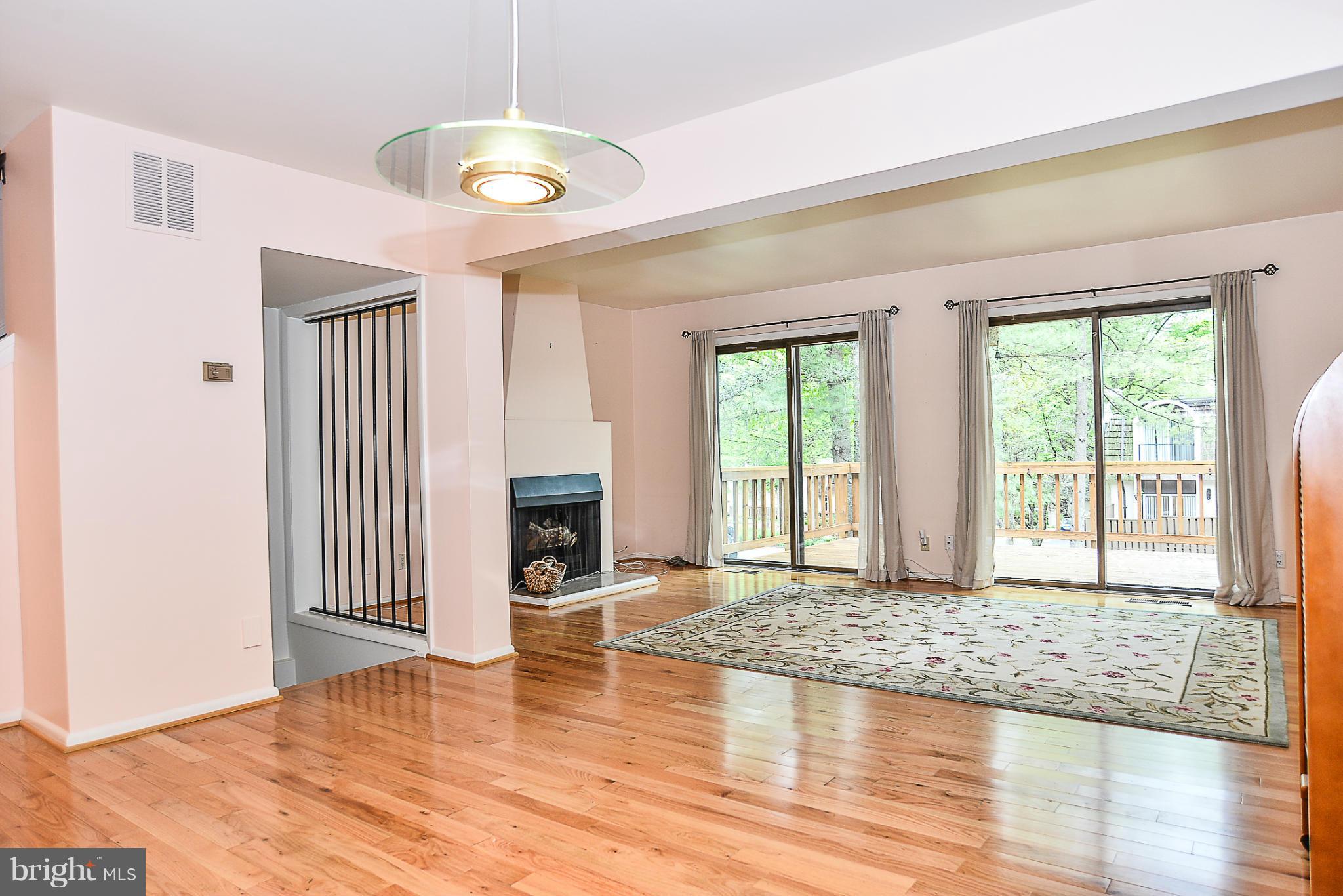 1637 Valencia Way Reston, VA 20190 - Photo 2 of 30 Living Room
