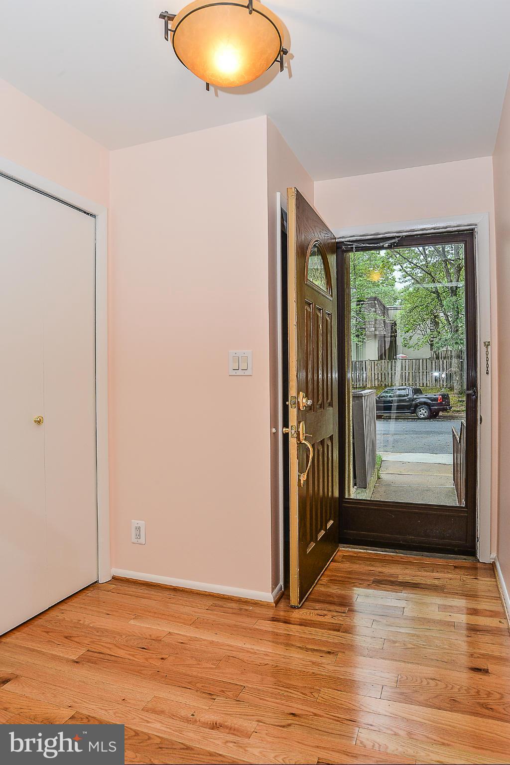 1637 Valencia Way Reston, VA 20190 - Photo 11 of 30 Foyer/Entry