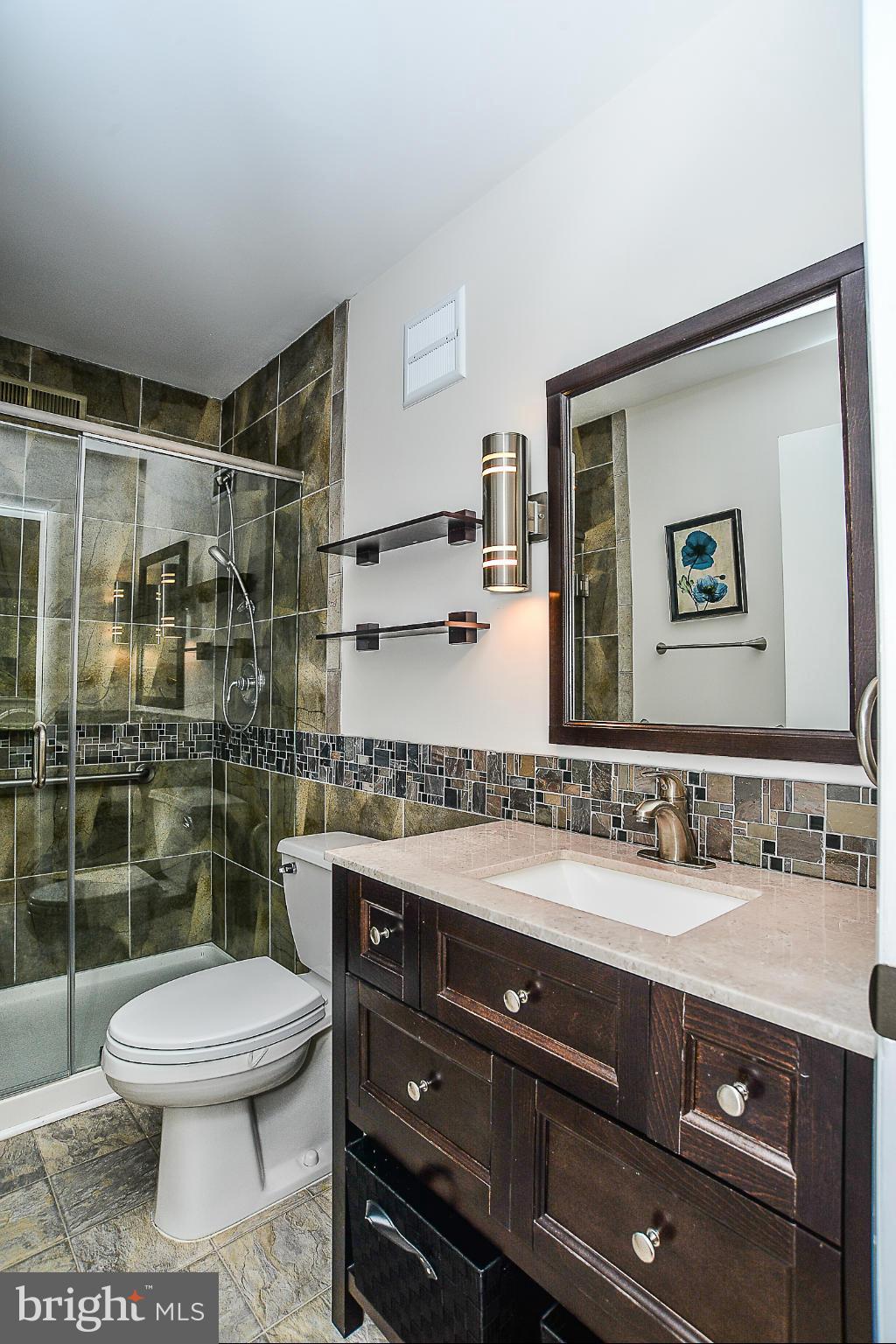 1637 Valencia Way Reston, VA 20190 - Photo 14 of 30 Bath (Master)