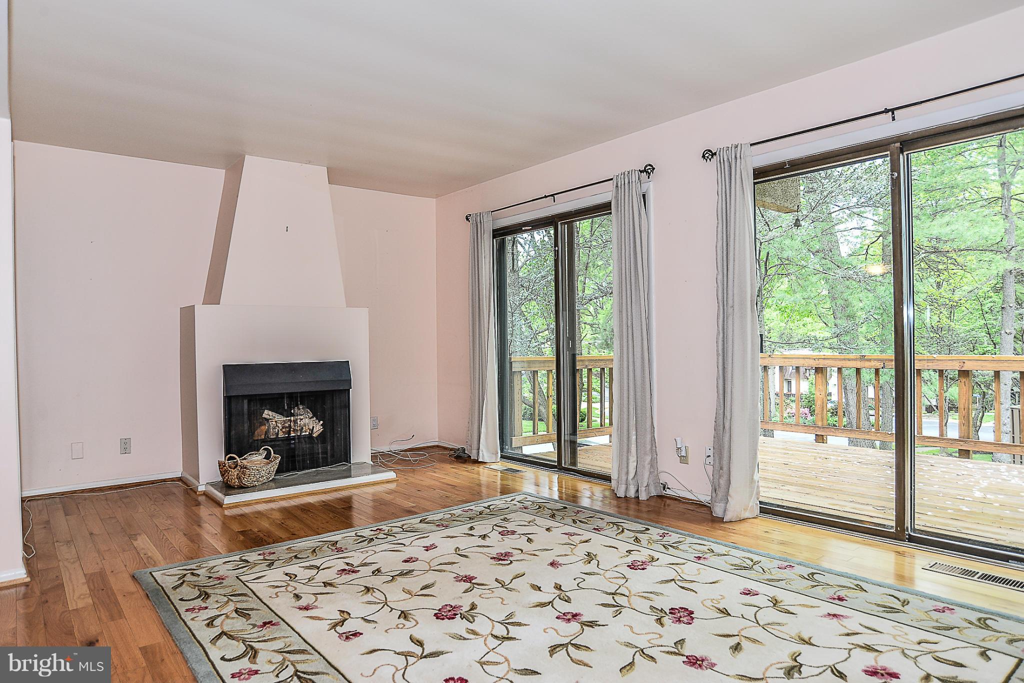 1637 Valencia Way Reston, VA 20190 - Photo 3 of 30 Living Room