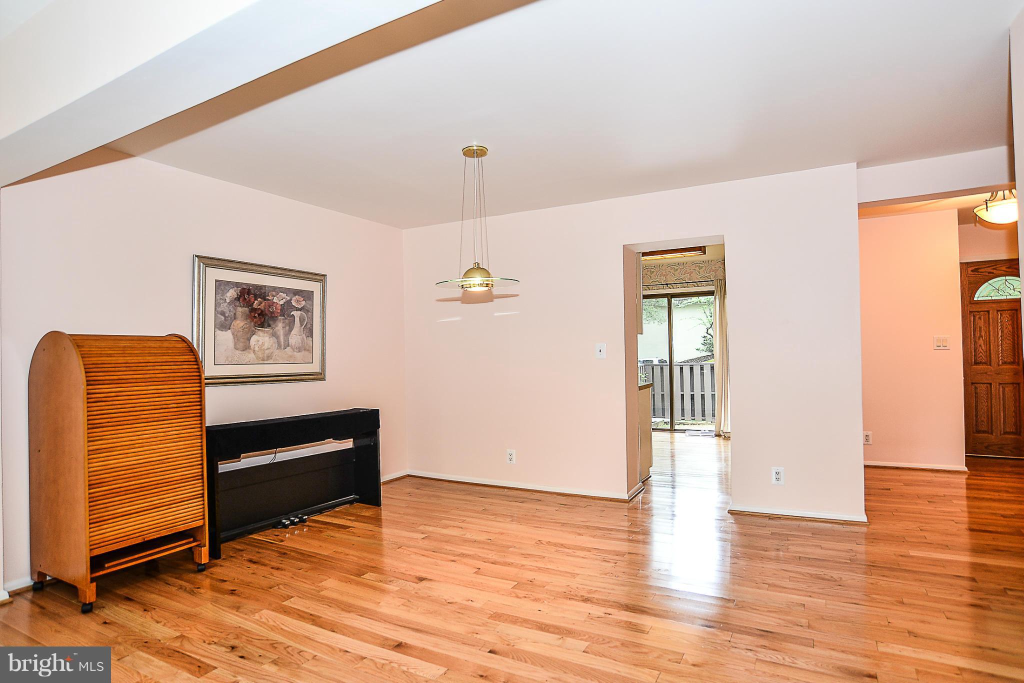 1637 Valencia Way Reston, VA 20190 - Photo 7 of 30 Dining Room