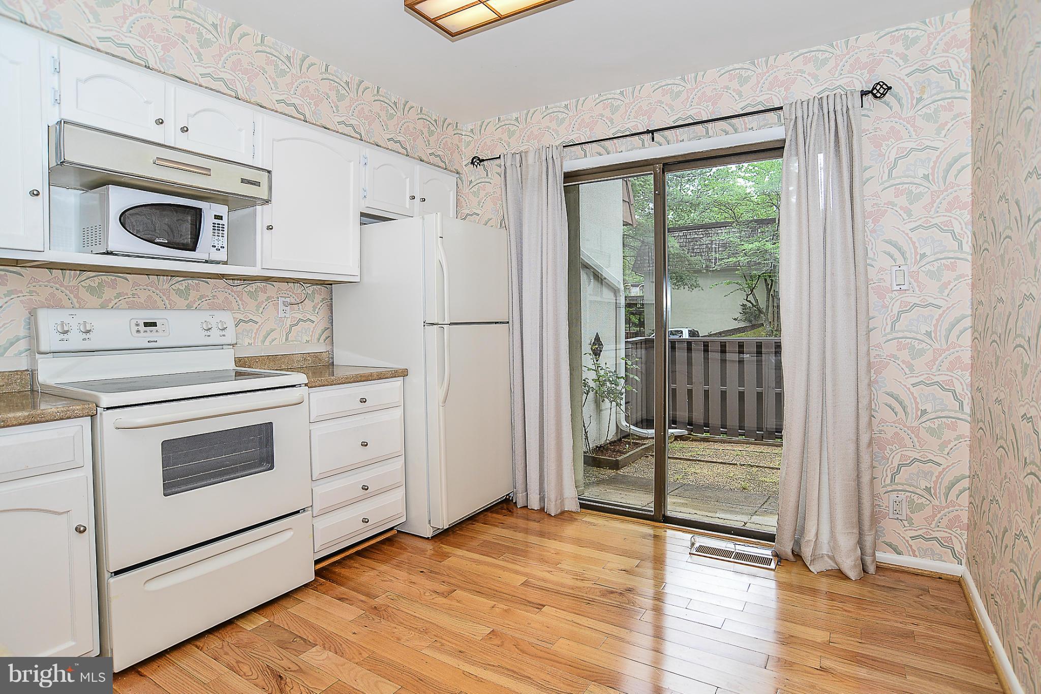 1637 Valencia Way Reston, VA 20190 - Photo 9 of 30 Kitchen
