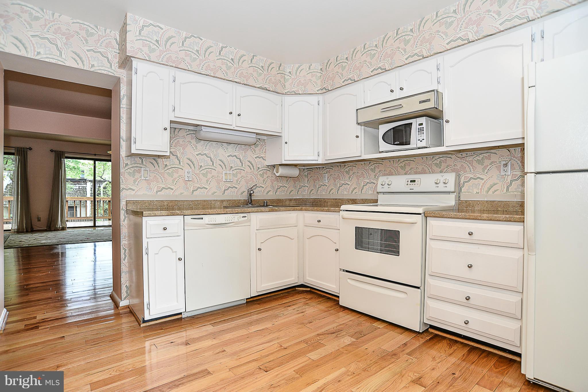 1637 Valencia Way Reston, VA 20190 - Photo 10 of 30 Kitchen