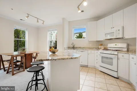 $3,000 | 9486 Virginia Center Boulevard, Unit 102, Vienna, VA 22181