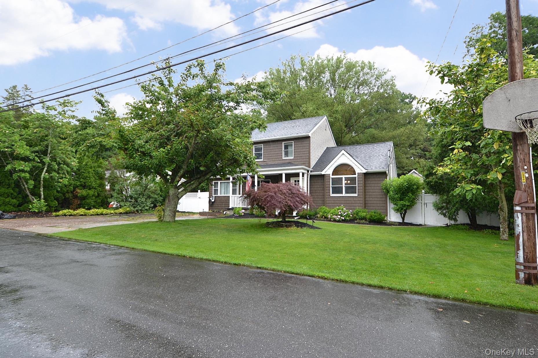 19 Fountain Road Rocky Point, NY 11778 - Photo 3 of 32
