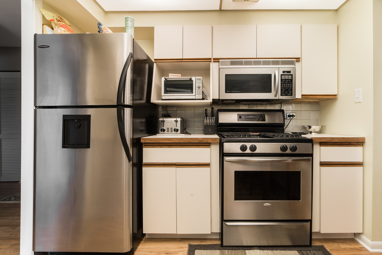 1710 Ida Road Hoffman Estates, IL 60169 - Photo 8 of 23