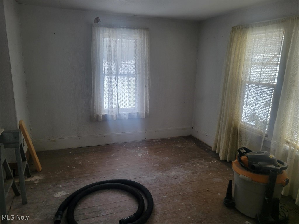 7631 Mines Road Southeast Warren, OH 44484 - Photo 11 of 22 Unfurnished room with dark wood-style floors and baseboards