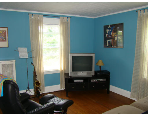 26 Thaxter Road Newton, MA 02460 - Photo 8 of 15