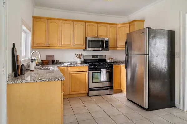 $750,000 | 7 Farragut Avenue, Unit 1, Somerville, MA 02144