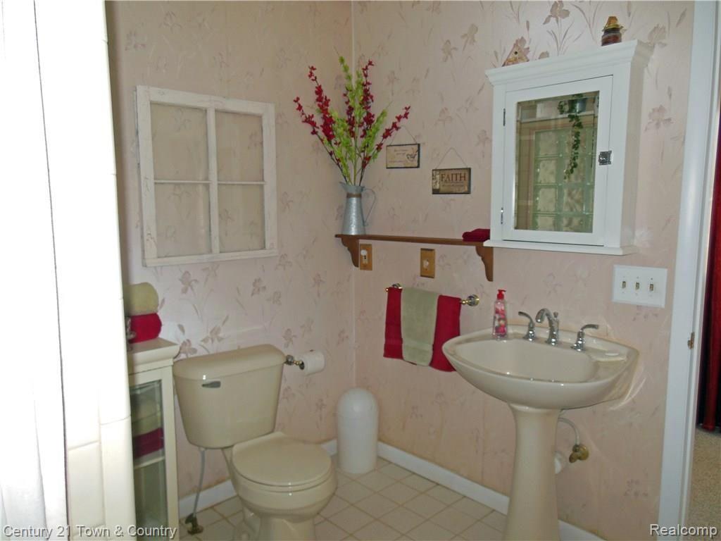4801 Whipple Lake Road Clarkston, MI 48348 - Photo 10 of 25 MASTER BATH VIEW