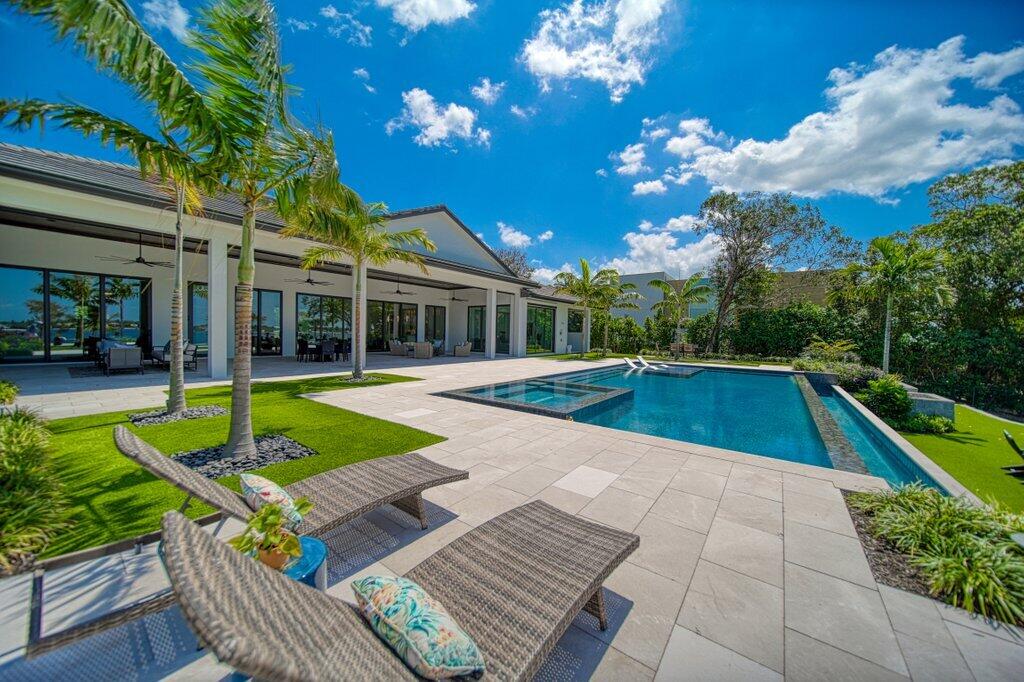 81 South River Road Stuart, FL 34996 - Photo 10 of 78 outdoorliving6.jpg-SMALL
