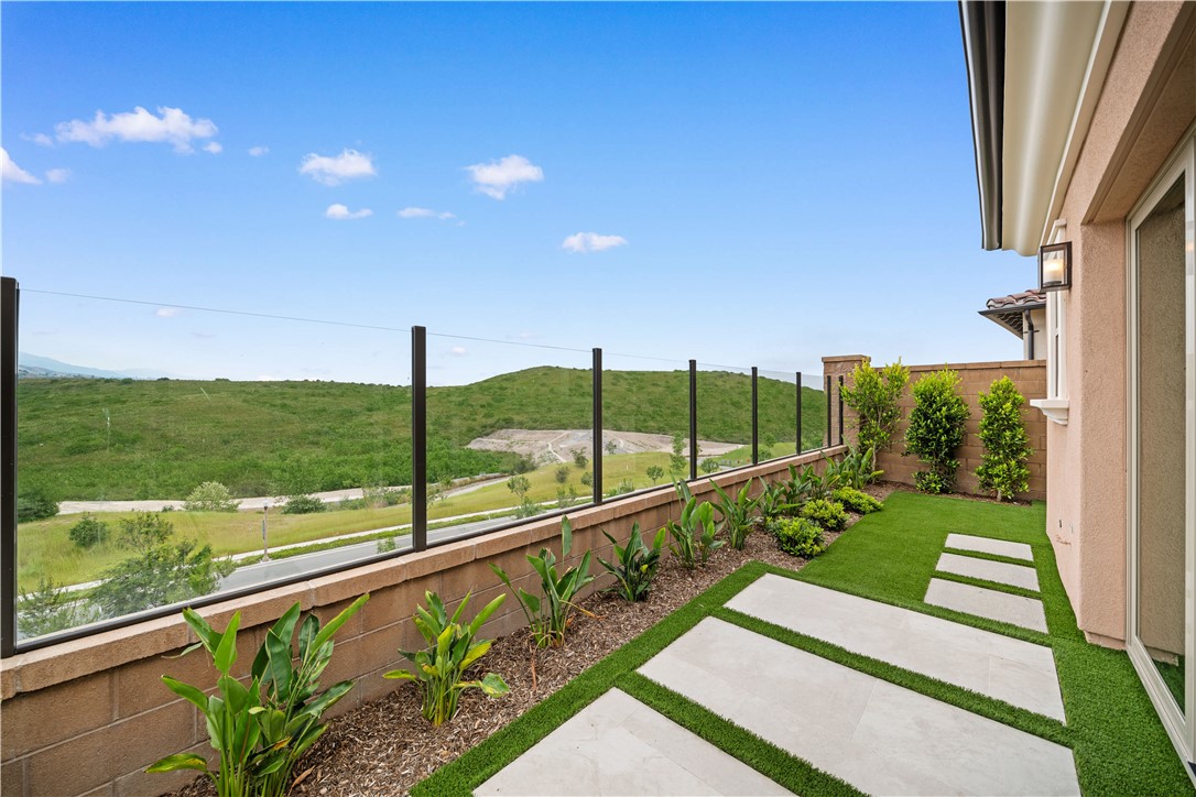 122 Mossvine Irvine, CA 92618 - Photo 20 of 44 a view of balcony with yard