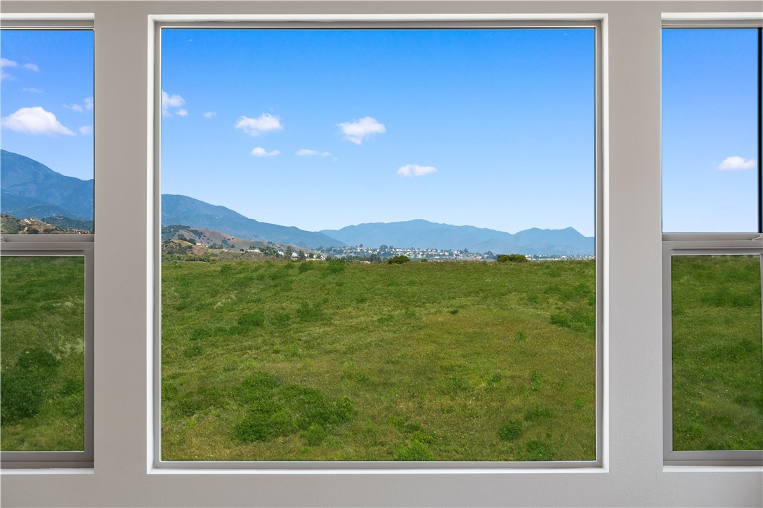 122 Mossvine Irvine, CA 92618 - Photo 26 of 44 a view of sky from window