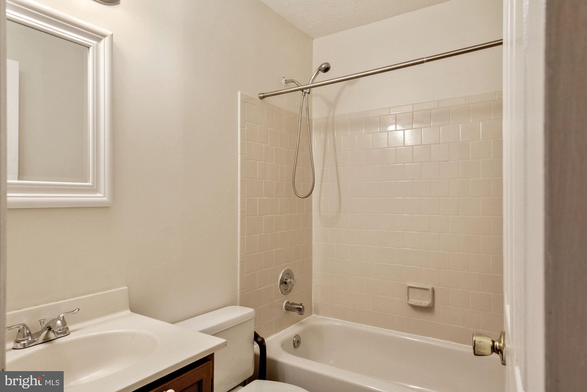 10 Powder View Court Baltimore, MD 21236 - Photo 19 of 36 Hall Bath