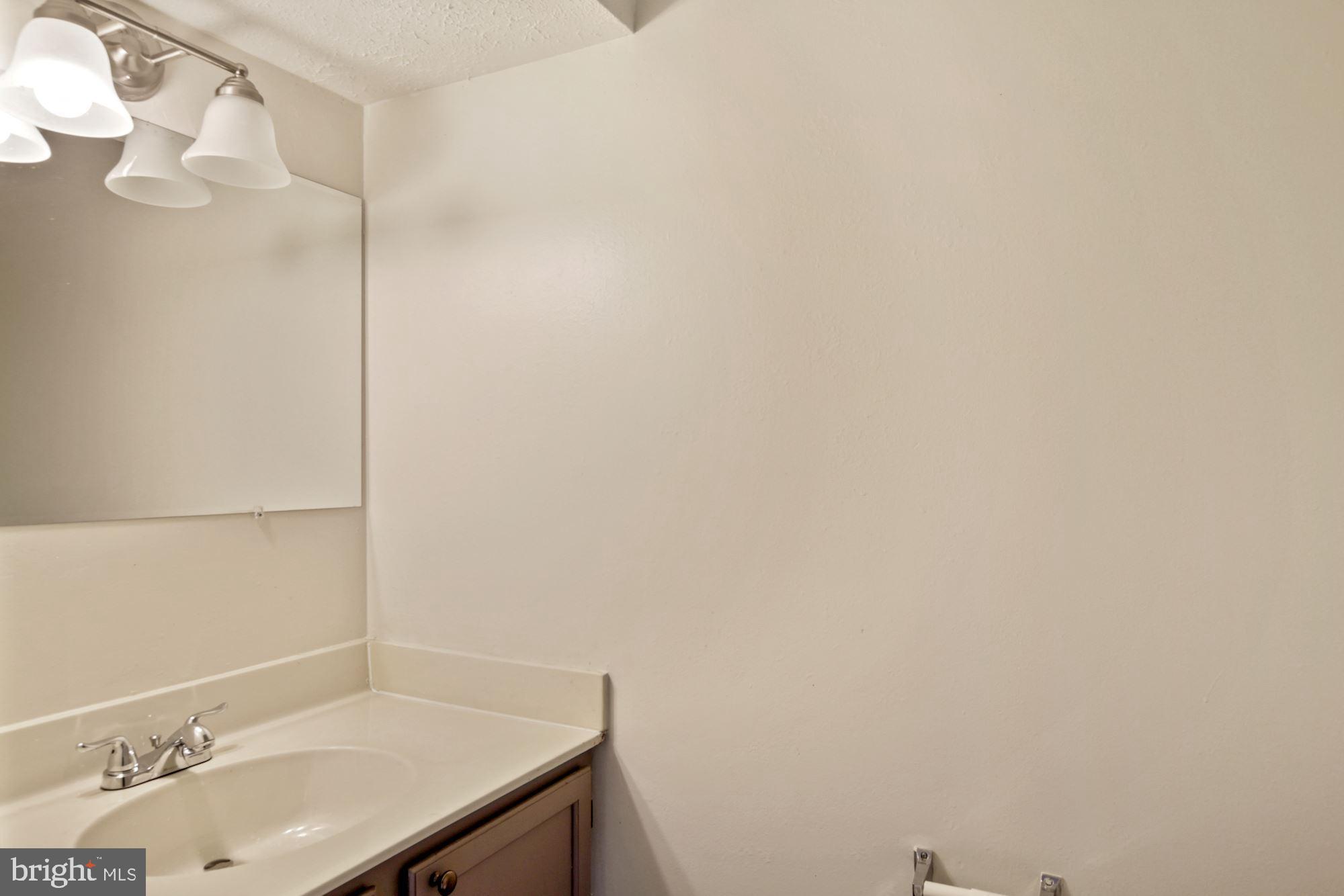 10 Powder View Court Baltimore, MD 21236 - Photo 26 of 36 Powder Room