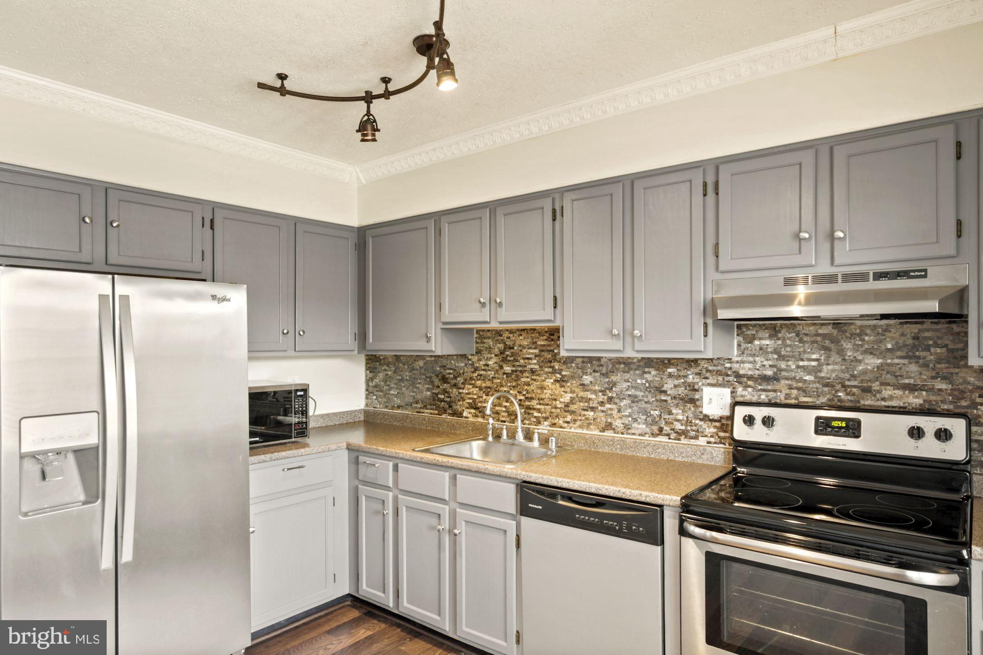 10 Powder View Court Baltimore, MD 21236 - Photo 5 of 36 Eat-In Kitchen