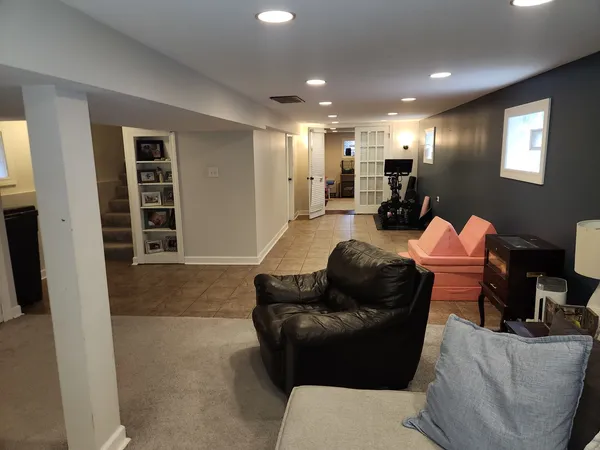 $335,000 | 11134 South Sawyer Avenue, Chicago, IL 60655
