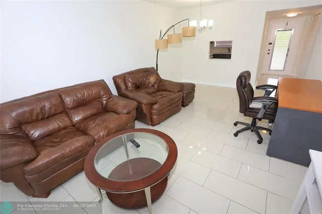 $1,500 | 8225 Sunrise Lakes Boulevard, Unit 305, Sunrise, FL 33322