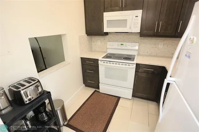 $1,500 | 8225 Sunrise Lakes Boulevard, Unit 305, Sunrise, FL 33322