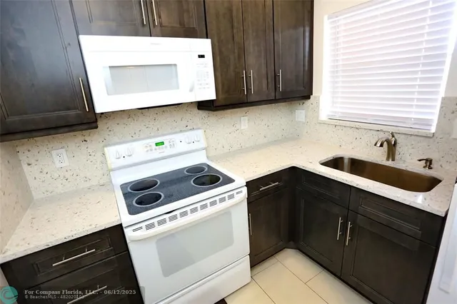 $1,500 | 8225 Sunrise Lakes Boulevard, Unit 305, Sunrise, FL 33322