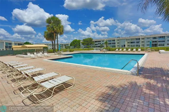 $1,500 | 8225 Sunrise Lakes Boulevard, Unit 305, Sunrise, FL 33322