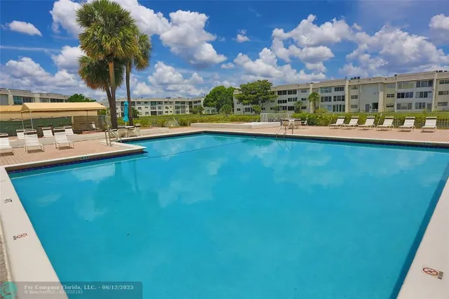 $1,500 | 8225 Sunrise Lakes Boulevard, Unit 305, Sunrise, FL 33322
