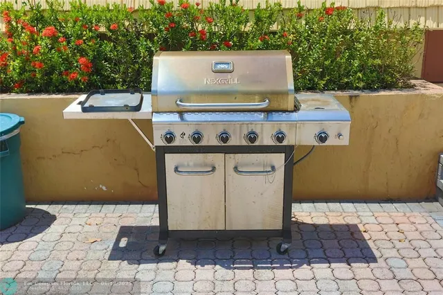 $1,500 | 8225 Sunrise Lakes Boulevard, Unit 305, Sunrise, FL 33322