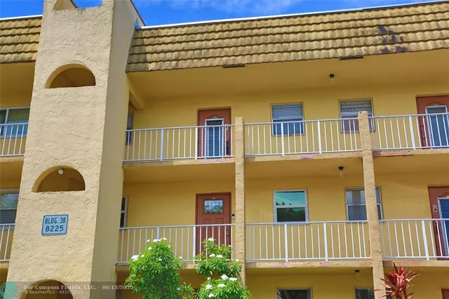 $1,500 | 8225 Sunrise Lakes Boulevard, Unit 305, Sunrise, FL 33322