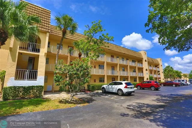 $1,500 | 8225 Sunrise Lakes Boulevard, Unit 305, Sunrise, FL 33322