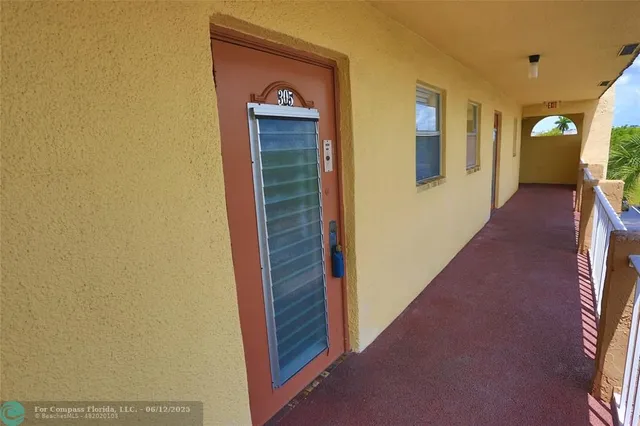 $1,500 | 8225 Sunrise Lakes Boulevard, Unit 305, Sunrise, FL 33322
