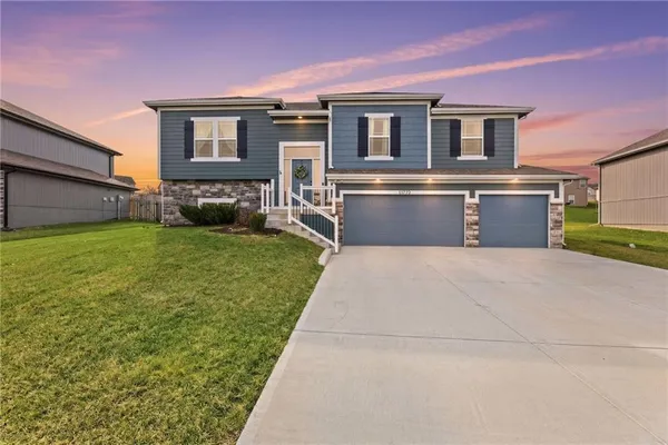 $410,000 | 11722 North Manning Avenue, Kansas City, MO 64157