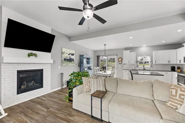 $410,000 | 11722 North Manning Avenue, Kansas City, MO 64157