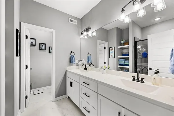 $410,000 | 11722 North Manning Avenue, Kansas City, MO 64157