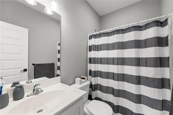 $410,000 | 11722 North Manning Avenue, Kansas City, MO 64157