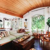 $7,950 | 2644 North Beachwood Drive, Los Angeles, CA 90068