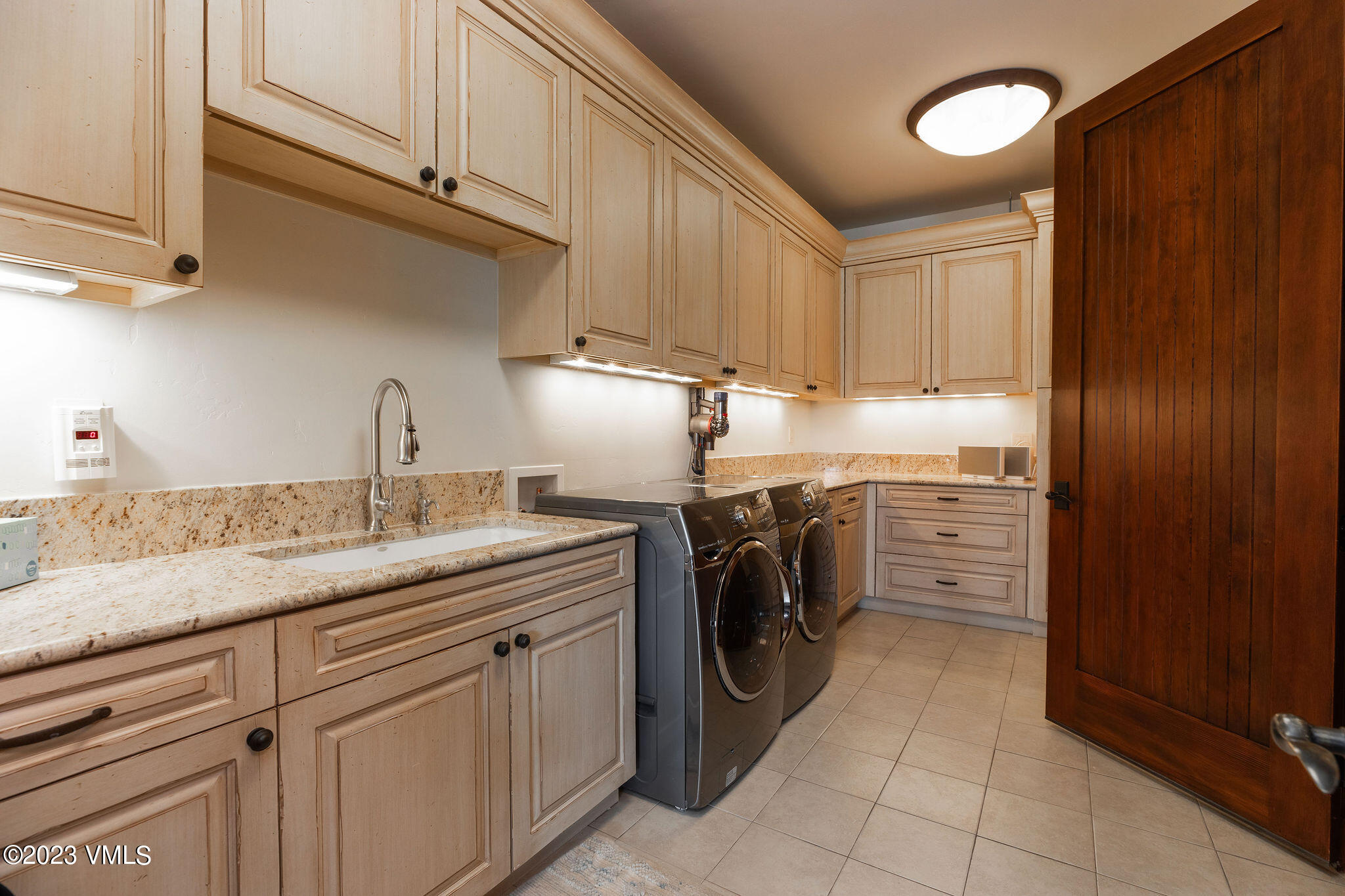 520 Old Creamery Road Edwards, CO 81632 - Photo 48 of 78 520_old_creamery_rd_interior_laundry