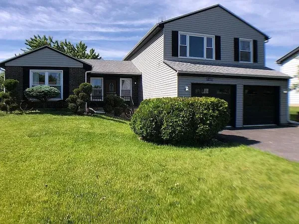 $395,000 | 7465 West Hickory Creek Drive, Frankfort, IL 60423