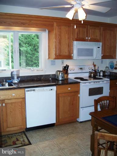 3705 Lakota Road Alexandria, VA 22303 - Photo 11 of 21 Kitchen