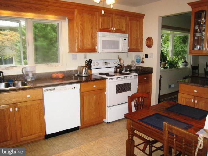 3705 Lakota Road Alexandria, VA 22303 - Photo 14 of 21 Kitchen #3