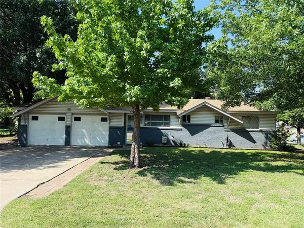 $225,000 | 800 Belaire Drive, Burleson, TX 76028