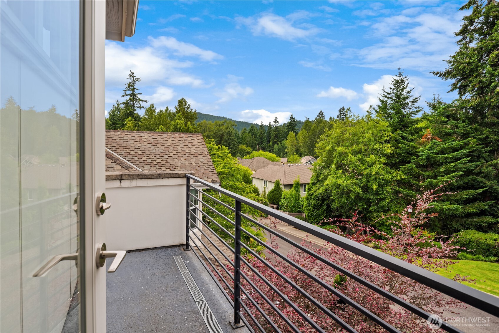 1527 Lyons Avenue Northeast Renton, WA 98059 - Photo 33 of 40