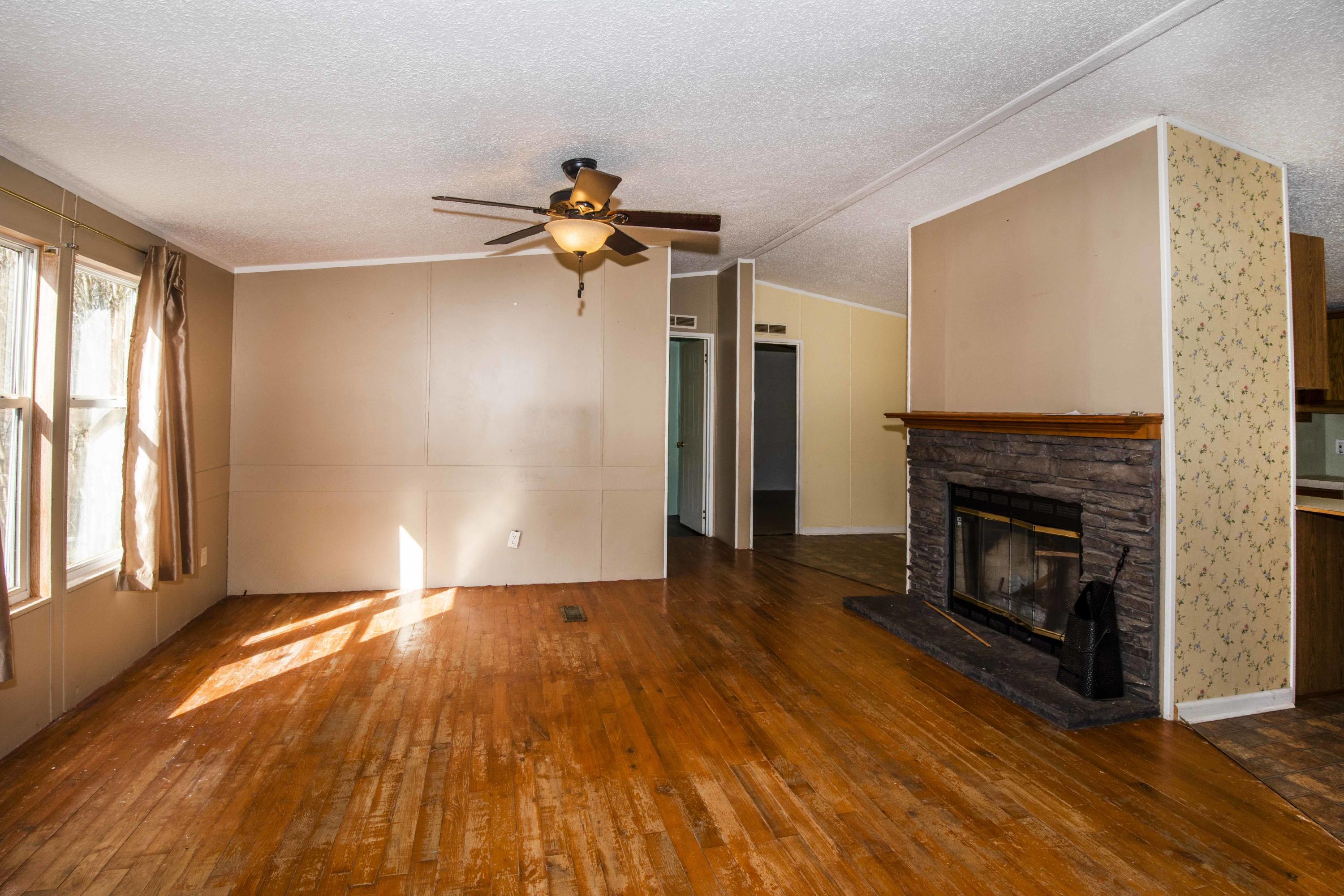 325 Andys Ridge Road Rocky Top, TN 37769 - Photo 3 of 27 living 3_1