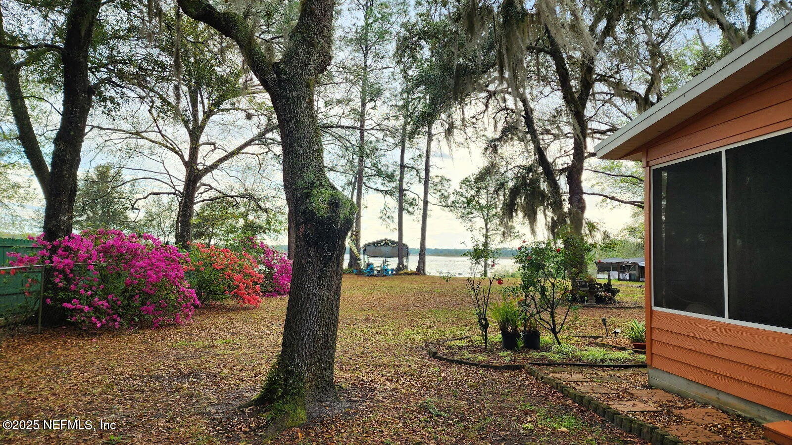 7140 Pinon Road Keystone Heights, FL 32656 - Photo 4 of 50 left side view to smith lake