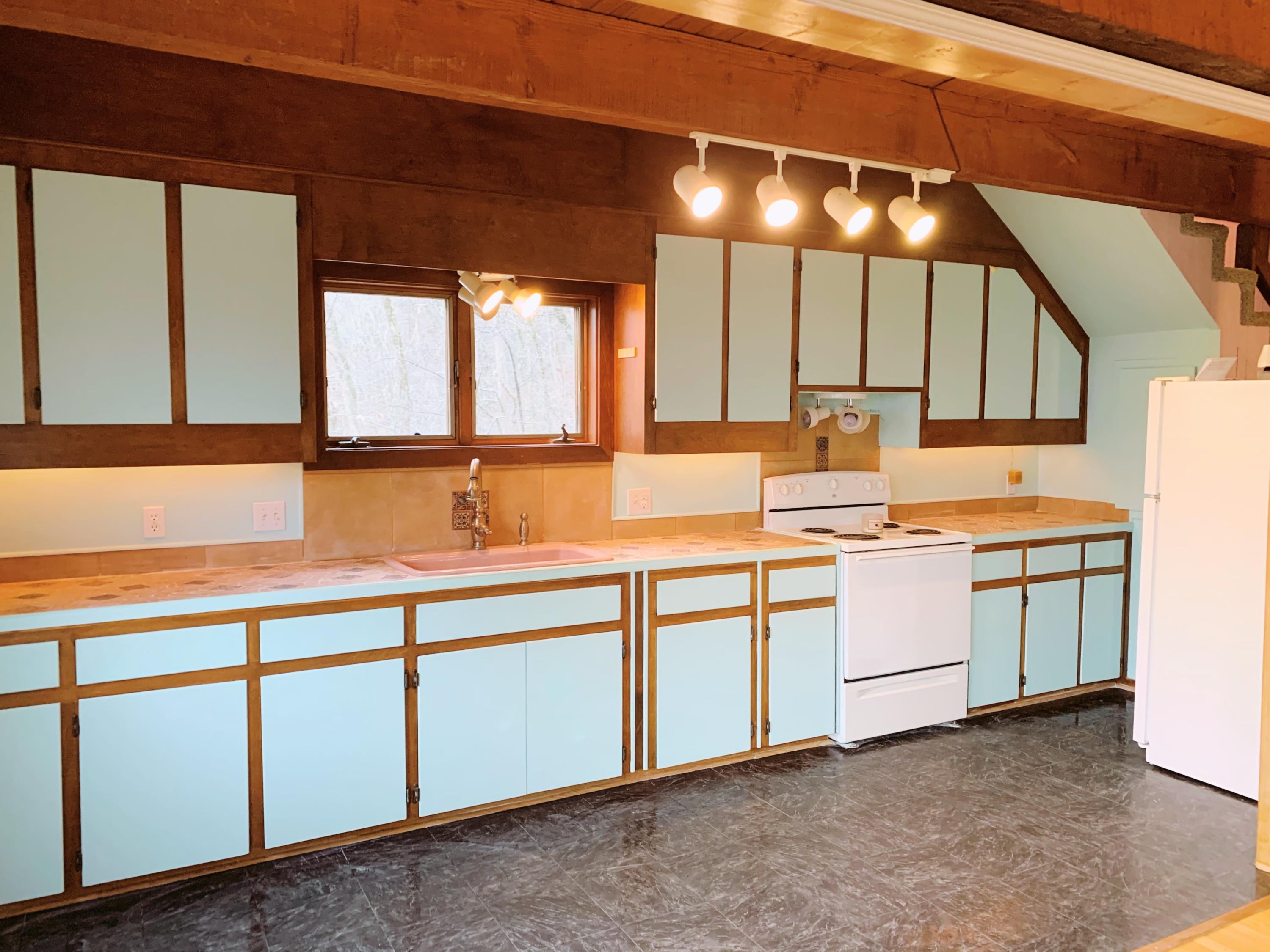 24256 Mock Knob Road Abingdon, VA 24211 - Photo 7 of 26 Kitchen